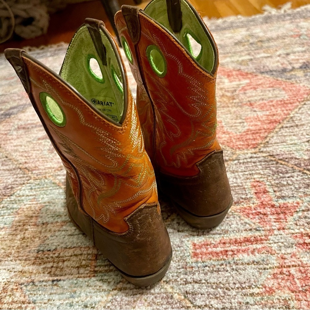 Ariat Cowboy Boots- Girls sz. 3 - Picture 5 of 7